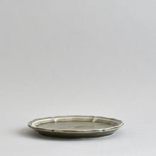画像をギャラリービューアに読み込む, 花形細リム皿5寸(グレー) / 阿部慎太朗