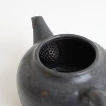 画像をギャラリービューアに読み込む, 炭化ポット 中 / 日高伸治