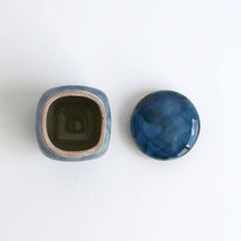 画像をギャラリービューアに読み込む, 角つぼ 小 呉須 / 袖師窯