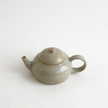 画像をギャラリービューアに読み込む, 青白磁茶壺 / 日高伸治