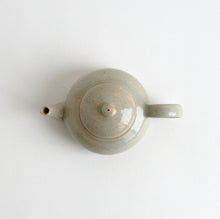 画像をギャラリービューアに読み込む, 青白磁茶壺 / 日高伸治