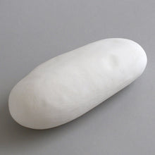 Load image into Gallery viewer, はりこ 石 (中) 白がさ / 備中和紙