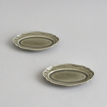 Load image into Gallery viewer, 花形リムまめ皿オーバル (グレー) / 阿部慎太朗