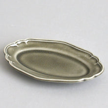 Load image into Gallery viewer, 花形リムまめ皿オーバル (グレー) / 阿部慎太朗