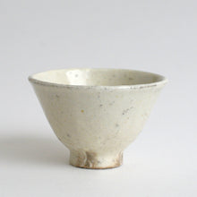 Load image into Gallery viewer, 粉引汲出 / 後藤竜太