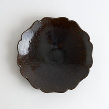 画像をギャラリービューアに読み込む, 黒飴釉稜花皿7寸 / 後藤竜太