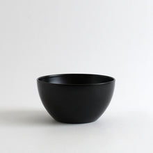 Load image into Gallery viewer, サラダボウル 上塗り 黒 / ふじい製作所