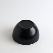 Load image into Gallery viewer, サラダボウル 上塗り 黒 / ふじい製作所