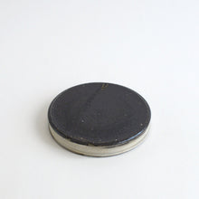 Load image into Gallery viewer, はけ目ドラ皿4寸 / 山田隆太郎