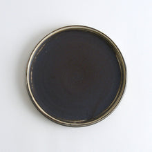 Load image into Gallery viewer, はけ目ドラ皿7寸 / 山田隆太郎