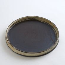 Load image into Gallery viewer, はけ目ドラ皿7寸 / 山田隆太郎