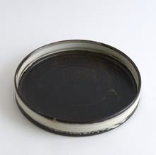 Load image into Gallery viewer, はけ目ドラ皿大 / 山田隆太郎