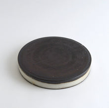 Load image into Gallery viewer, はけ目ドラ皿大 / 山田隆太郎