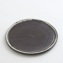 Load image into Gallery viewer, はけ目フラットプレート5.5寸 / 山田隆太郎