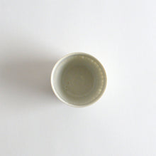 Load image into Gallery viewer, 青白磁蕎麦猪口(S)刻線 / 竹下努