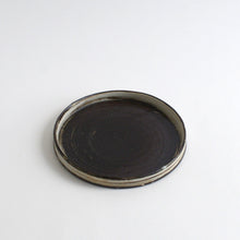 Load image into Gallery viewer, はけ目ドラ皿5.5寸 / 山田隆太郎