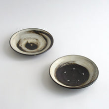 Load image into Gallery viewer, はけ目6寸皿 / 山田隆太郎