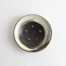 Load image into Gallery viewer, はけ目6寸皿 / 山田隆太郎