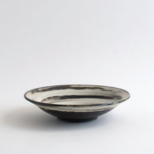 Load image into Gallery viewer, はけ目7寸皿 / 山田隆太郎