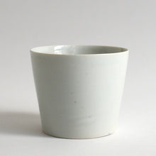 Load image into Gallery viewer, 青白磁蕎麦猪口(大) / 竹下努