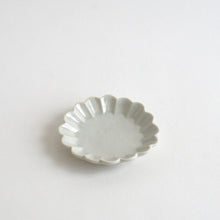 Load image into Gallery viewer, 青白磁小皿 / 竹下努