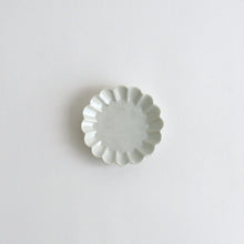 Load image into Gallery viewer, 青白磁小皿 / 竹下努