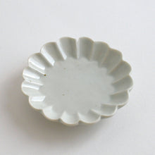 Load image into Gallery viewer, 青白磁小皿 / 竹下努