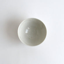 Load image into Gallery viewer, 青白磁飯碗 / 竹下努