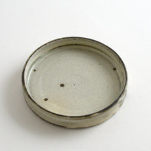 Load image into Gallery viewer, 粉引ドラ皿4寸 / 山田隆太郎