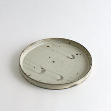 Load image into Gallery viewer, 粉引ドラ皿7寸 / 山田隆太郎