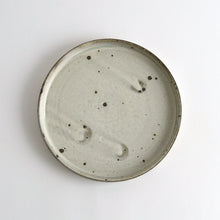 Load image into Gallery viewer, 粉引ドラ皿7寸 / 山田隆太郎