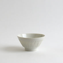 Load image into Gallery viewer, 青白磁飯碗 刻線 / 竹下努