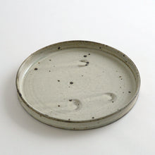 Load image into Gallery viewer, 粉引ドラ皿7寸 / 山田隆太郎
