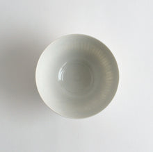 Load image into Gallery viewer, 青白磁飯碗 刻線 / 竹下努