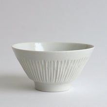 Load image into Gallery viewer, 青白磁飯碗 刻線 / 竹下努