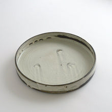 Load image into Gallery viewer, 粉引ドラ皿大 / 山田隆太郎