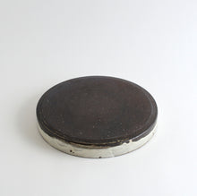 Load image into Gallery viewer, 粉引ドラ皿大 / 山田隆太郎