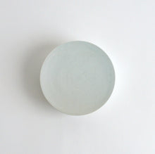 Load image into Gallery viewer, 青白磁三ッ丸台皿(5寸) / 竹下努