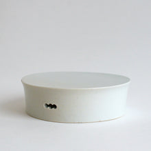 Load image into Gallery viewer, 青白磁三ッ丸台皿(5寸) / 竹下努