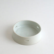 Load image into Gallery viewer, 青白磁三ッ丸台皿(5寸) / 竹下努