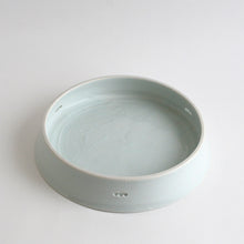 Load image into Gallery viewer, 青白磁三ッ丸台皿(8寸) / 竹下努
