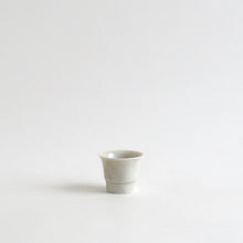 Load image into Gallery viewer, 青白磁茶盃 / 竹下努