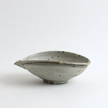 Load image into Gallery viewer, 粉引片口鉢 / 山田隆太郎