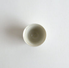 Load image into Gallery viewer, 青白磁茶盃 / 竹下努