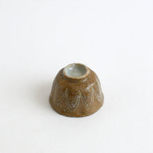 Load image into Gallery viewer, 青白磁化粧茶杯 / 日高伸治