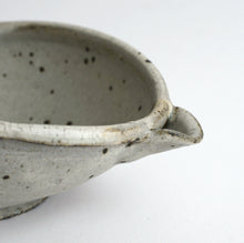 Load image into Gallery viewer, 粉引片口鉢 / 山田隆太郎