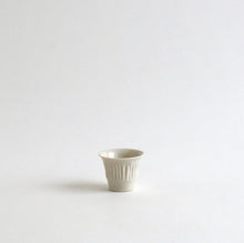 Load image into Gallery viewer, 青白磁茶盃 刻線 / 竹下努