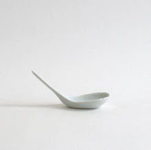 Load image into Gallery viewer, 青白磁稜花蓮華 / 竹下努