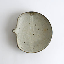 Load image into Gallery viewer, 粉引エイ型片口鉢大 / 山田隆太郎