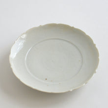 Load image into Gallery viewer, 青白磁稜花皿(5寸) / 竹下努